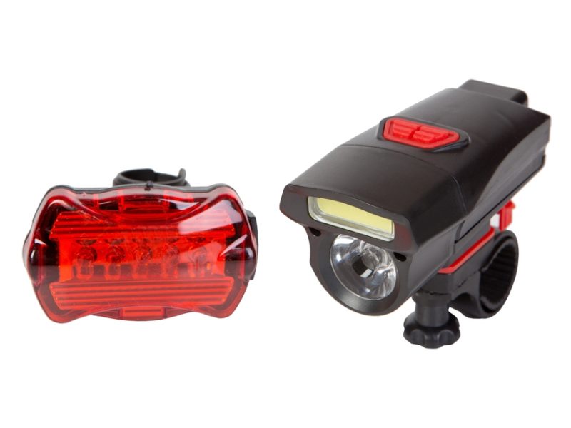 Välj cykellampor som lyser upp vägen i mörker